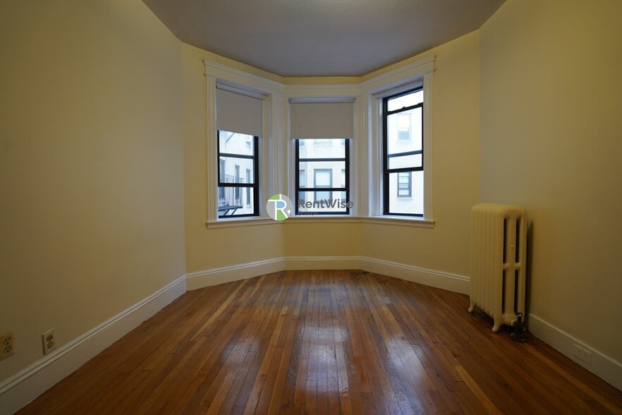 Primary Photo - 1152 Commonwealth Ave