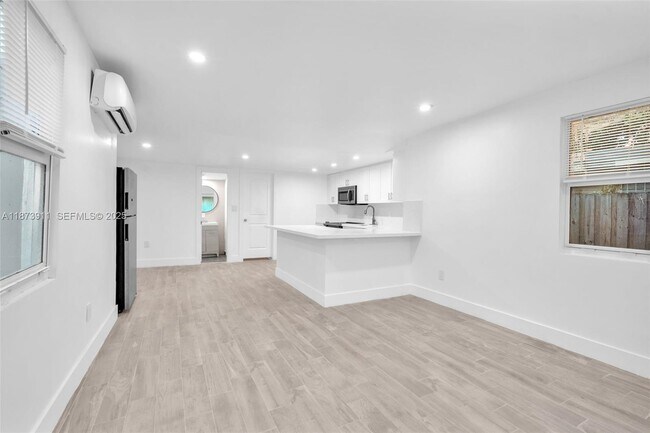 Building Photo - 2372 NW 34th St