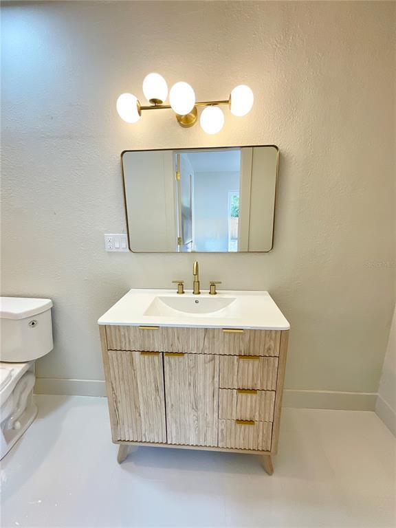 Building Photo - 644 Manor Dr W