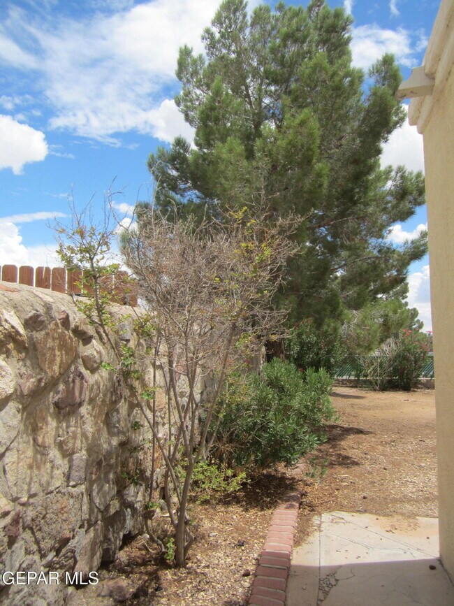 Building Photo - 6924 Imperial Ridge Dr
