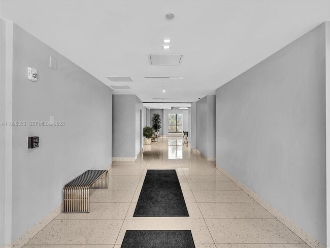 Building Photo - 20301 W Country Club Dr