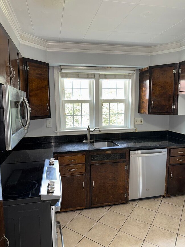 Building Photo - Charming 3-Bedroom Home in Silver Spring