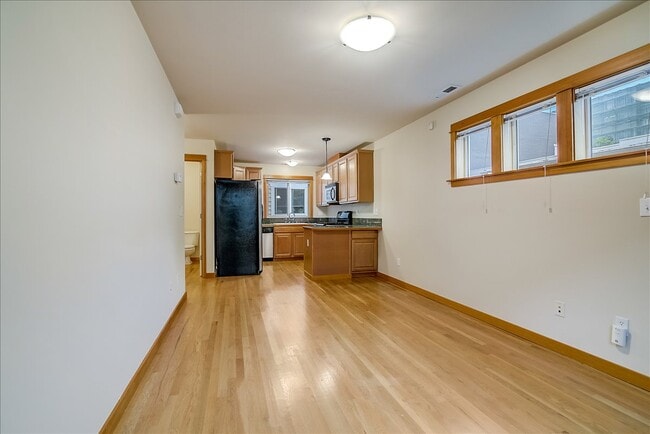 Building Photo - 844 NE 66th St