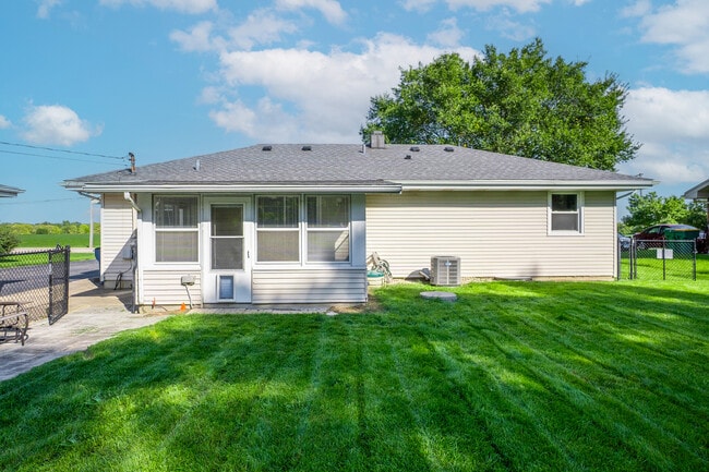 Building Photo - 815 Bronk Rd