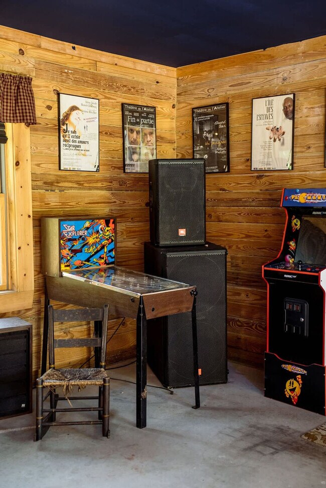 Building Photo - 7223 Ferry Rd