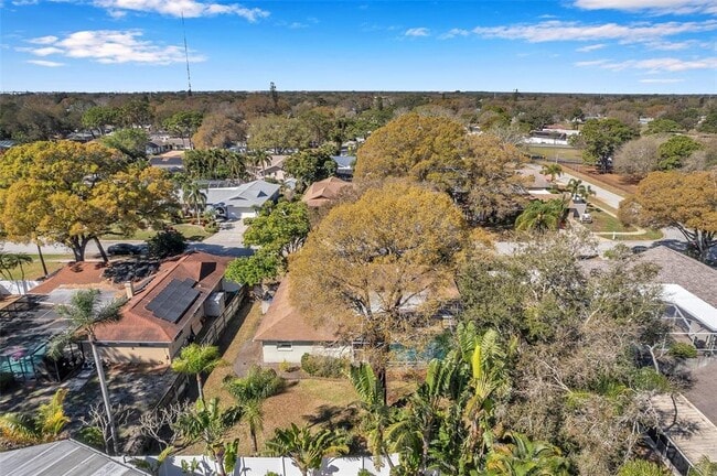 Building Photo - 8789 Maplewood Rd