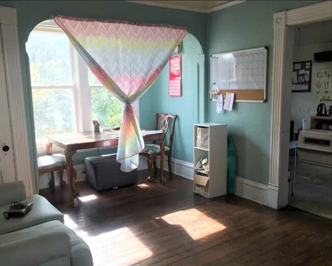 Building Photo - 4 Bedroom House Minutes to WWU!!