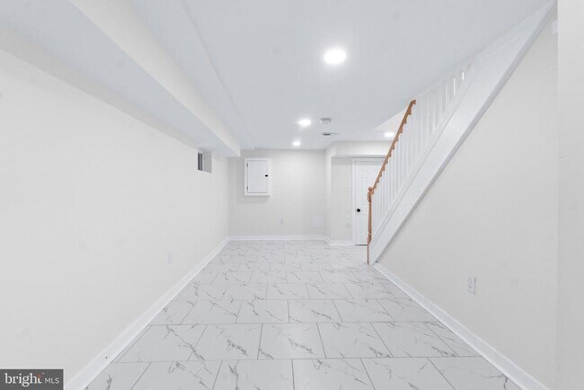 Building Photo - 530 E 38th St
