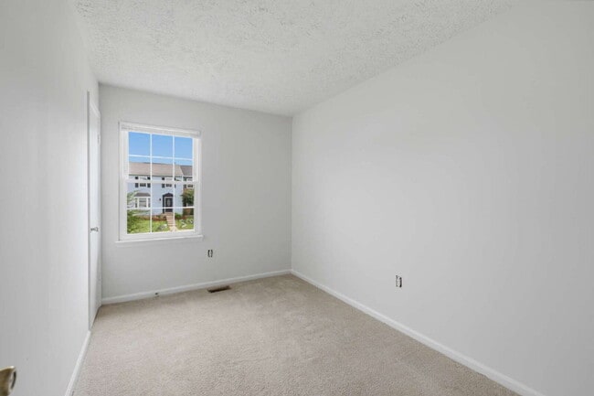 Building Photo - Beautifully Refreshed 3BR Townhome with Private Fenced Backyard in Brandy Station