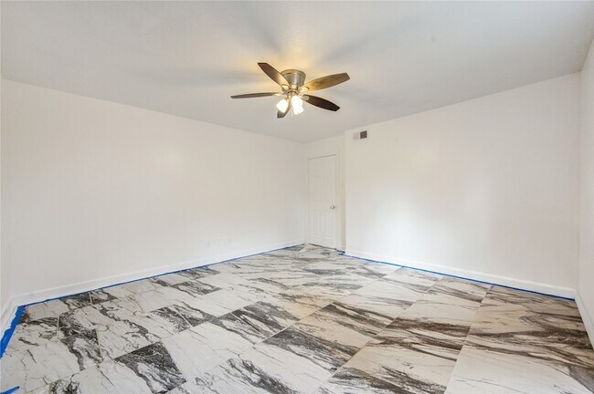 Building Photo - 2117 Willow Wisp Dr