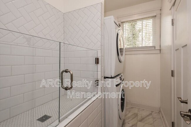 Building Photo - 2215 Lang Dr SW