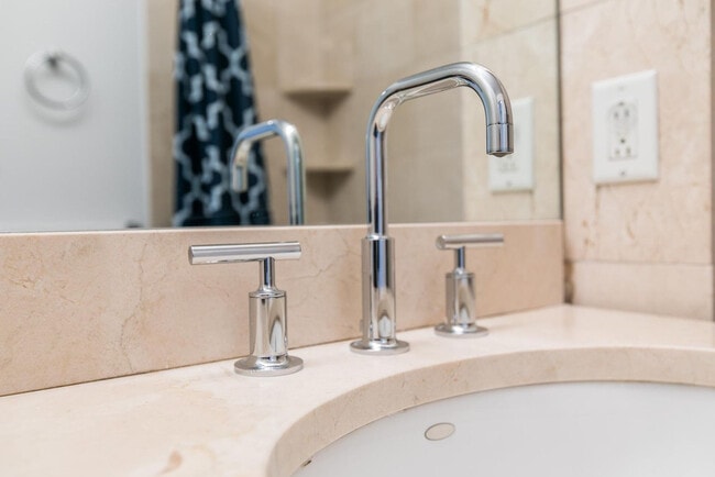 Building Photo - 45 E 33rd St