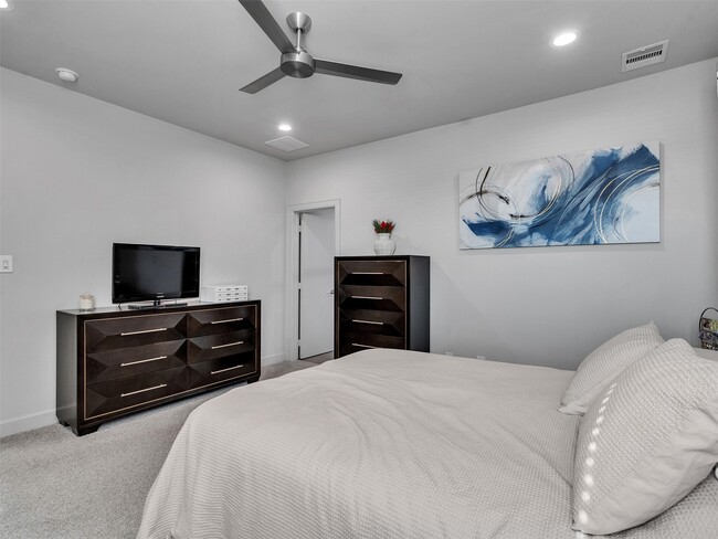 Building Photo - 5702 Rucio Ln