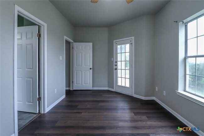 Building Photo - 1810 Mesa Oaks Cir