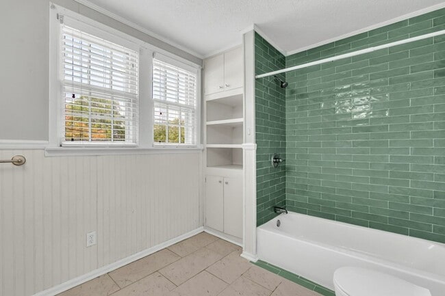 Building Photo - Renovated 3 Bedroom 2 Bath Home for Rent!