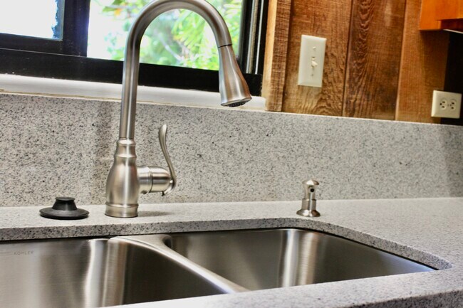 brand new counter tops - 3442 Keha Dr