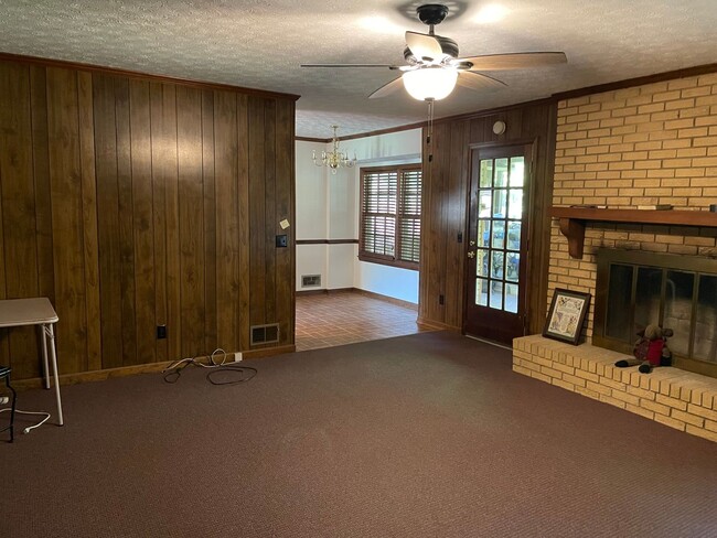 Building Photo - 4/2 brick ranch home with unfinished full ...