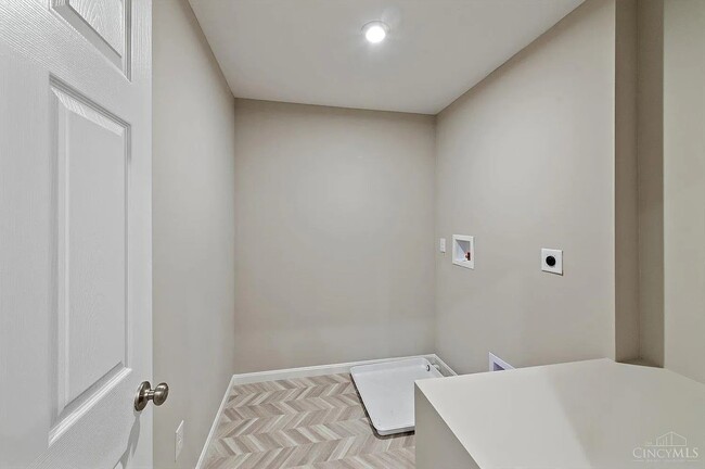 Building Photo - Trendy Newer-Build 3BR Craftsman with Loft, Patio & Attached Garage in Cincinnati