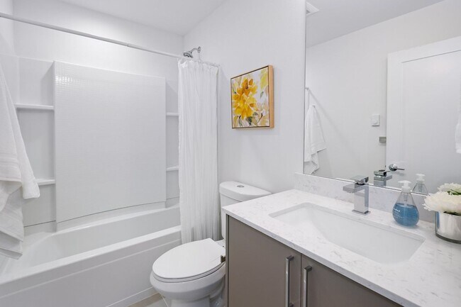 Building Photo - 2Bd/2Ba Seattle Townhouse