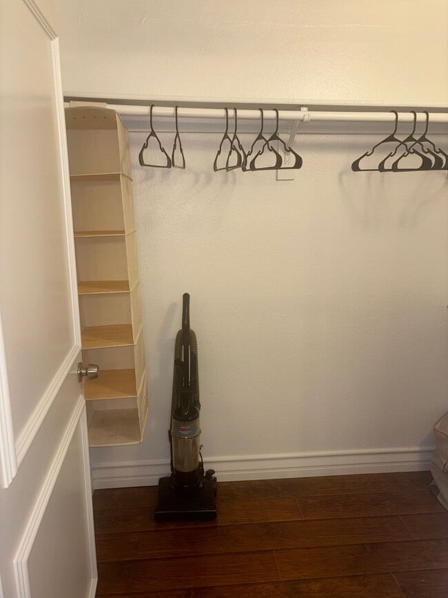 Building Photo - Genoa, fully furnished 2bdr/2bath unit, ov...
