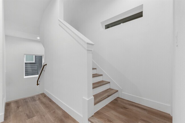 Building Photo - 513 Schweikhardt St