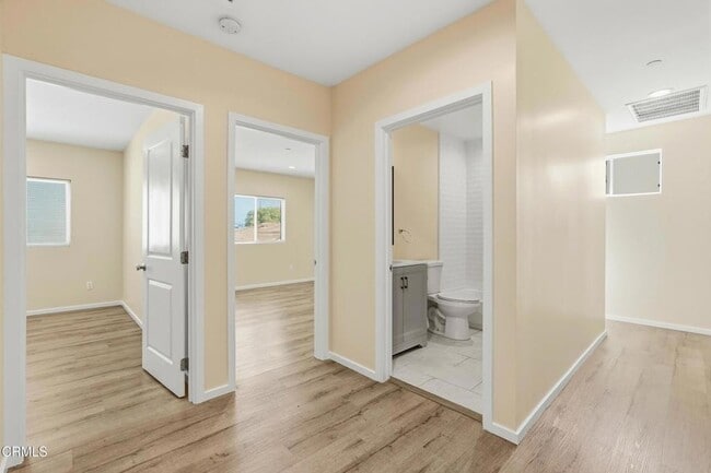 Building Photo - 6721 1/2 Vineland Avenue Unit