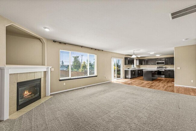 Building Photo - Spacious Corner Lot Home Near JBLM | 4 Bed...