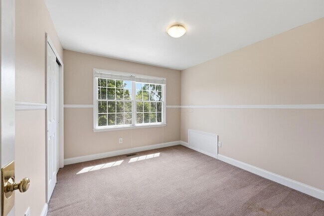 Building Photo - 4823 Vista Ridge Dr