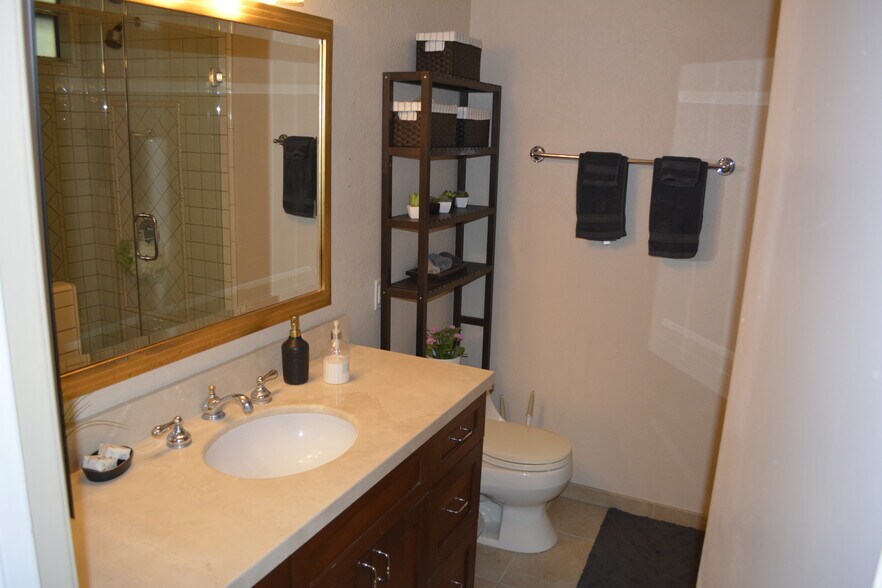 Building Photo - 1244 Valley View Rd