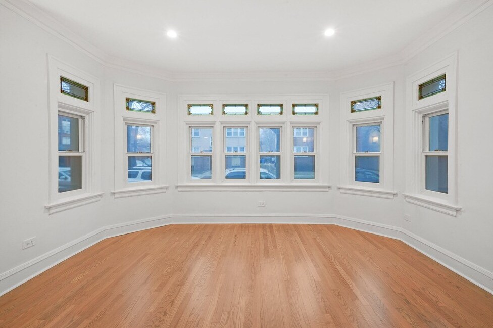 Building Photo - 2737 W Lunt Ave