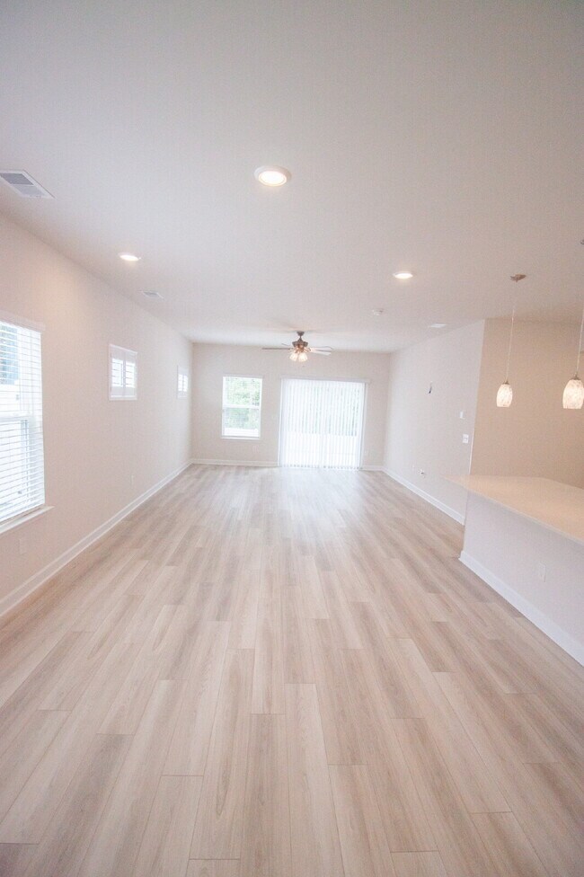 Building Photo - Fully Fenced 5bd SFH in Carolina Forest