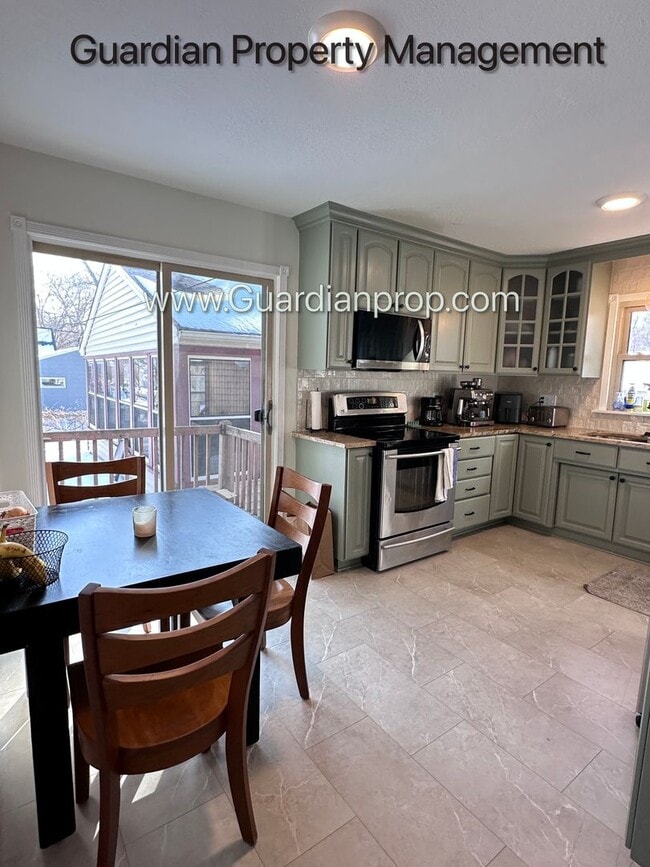 Building Photo - St Louis Park Single Family Home, Large Yard, 1 Car Garage, 3 Season Porch, W/D