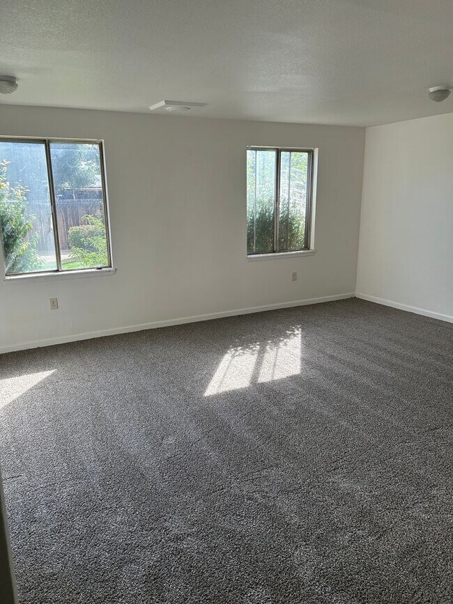 Building Photo - **SPARKS SINGLE STORY HOME**