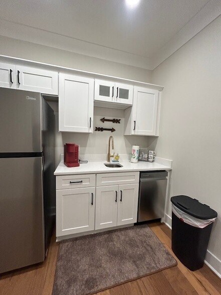 Kitchenette with Dishwasher - 618 Southgate Ave