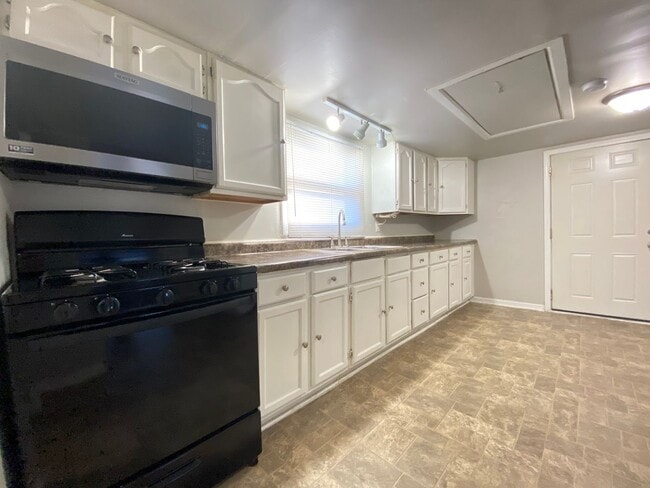 Building Photo - 3 Bedroom Home In Chesterton