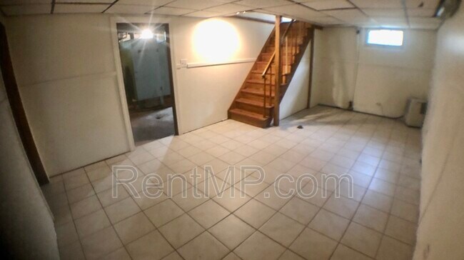 Building Photo - 909 Douglas St