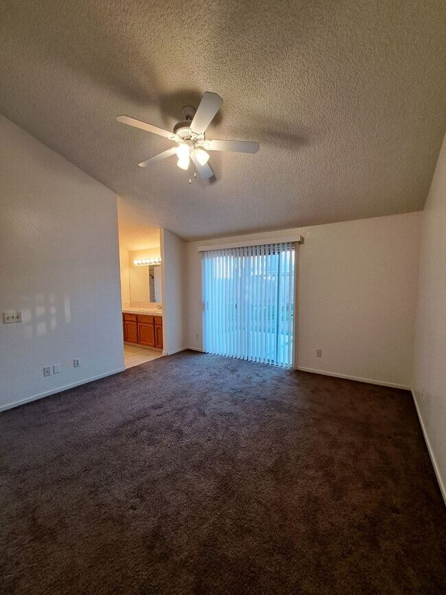 Building Photo - Charming Fresno Home with Beautiful Curb Appeal!