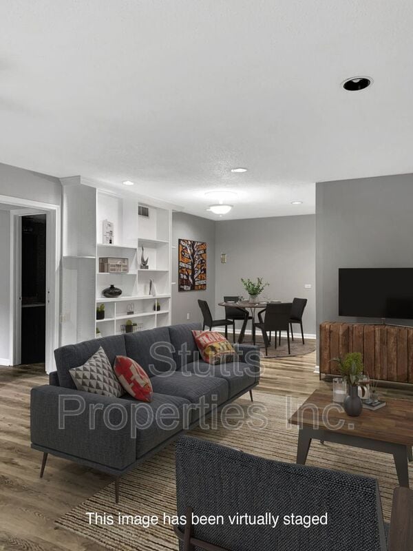 Building Photo - Fountainbleu Apartment II