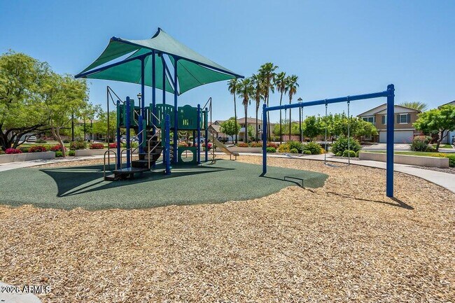 Building Photo - 2125 E Huntington Dr