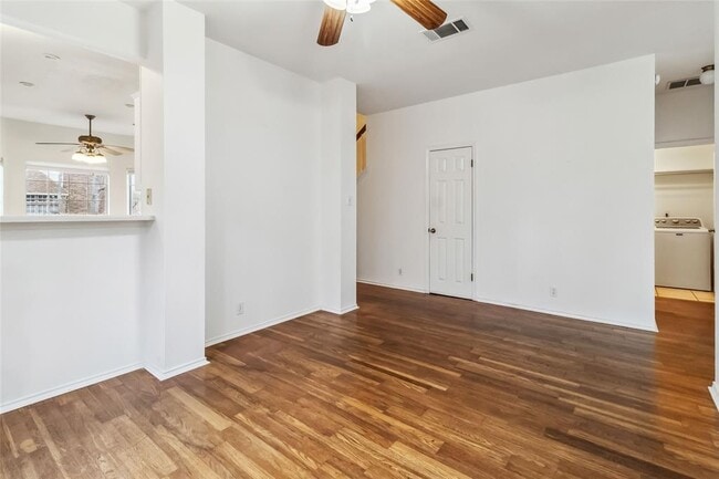 Building Photo - 2203 Clearwater Dr