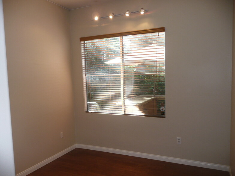 Building Photo - 2630 Dunstan Dr