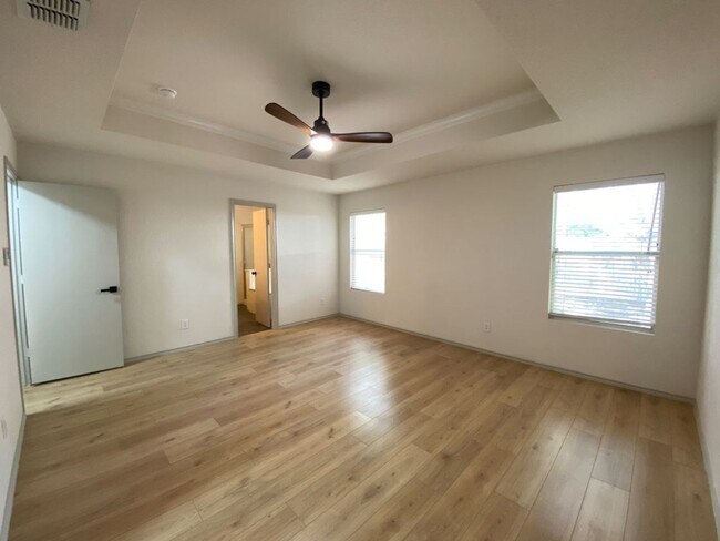 Building Photo - 1 STORY 3 BEDROOM WITH AN OFFICE AND 2 BATHROOM.