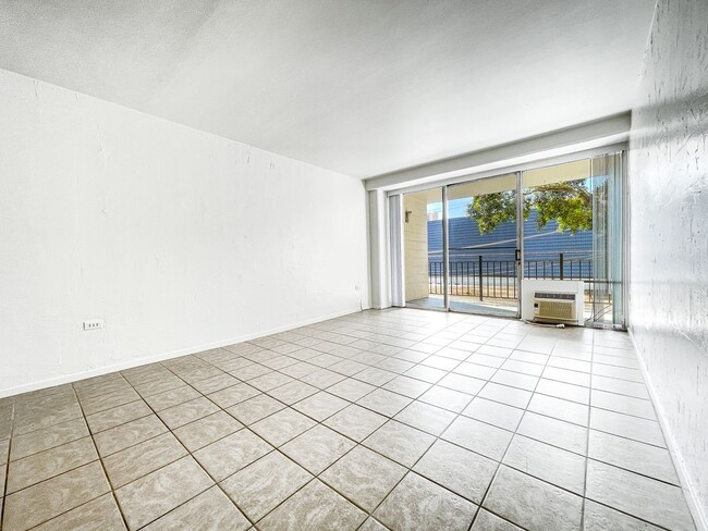 Building Photo - Punchbowl Condo with Off-Street Parking an...