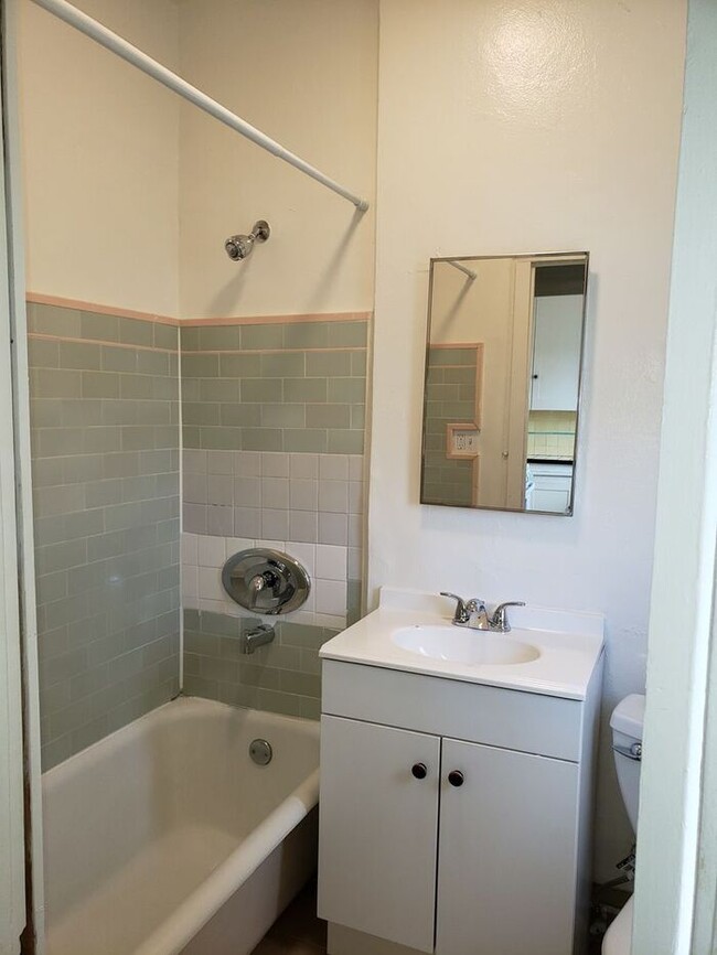 Building Photo - $500 REBATE Charming North Park 1bdrm! (43...