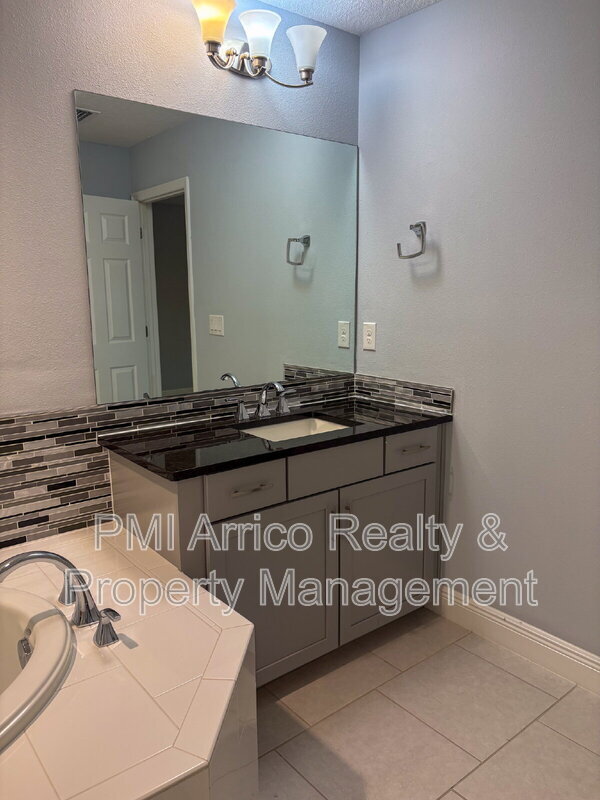 Building Photo - 12860 Satin Lily Dr