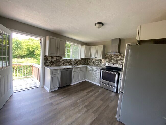 Building Photo - Gorgeous 3/4 bedroom 3 bath house for rent!
