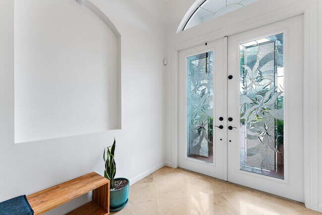 Building Photo - 236 Carina Dr