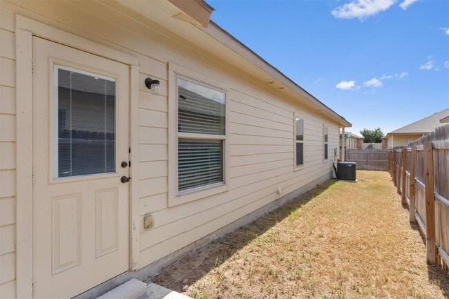 Building Photo - 1113 Stanley Wy