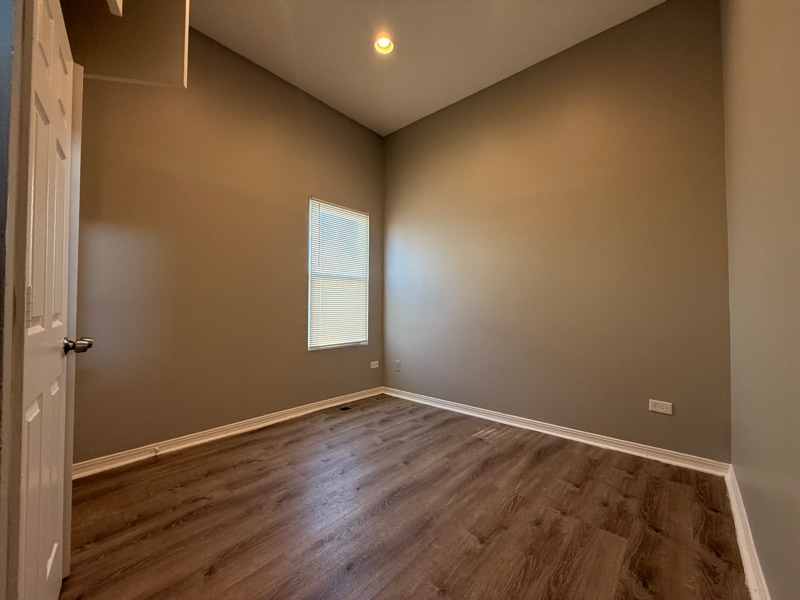 Building Photo - 5906 S La Salle St