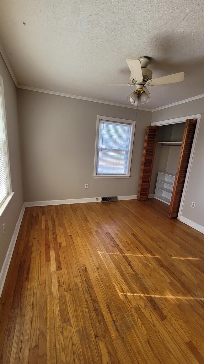 Building Photo - 206 Columbia Ave